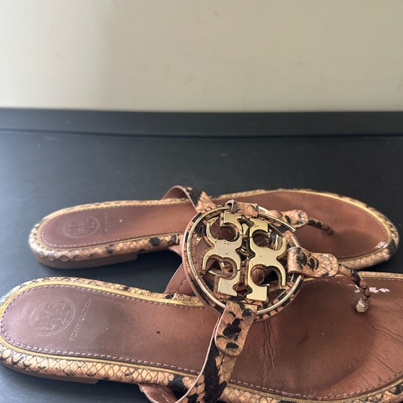 Tory Burch Miller Blush Pink Gold Metal Snake Leather Thong Sandal Logo 8M - Picture 3 of 5